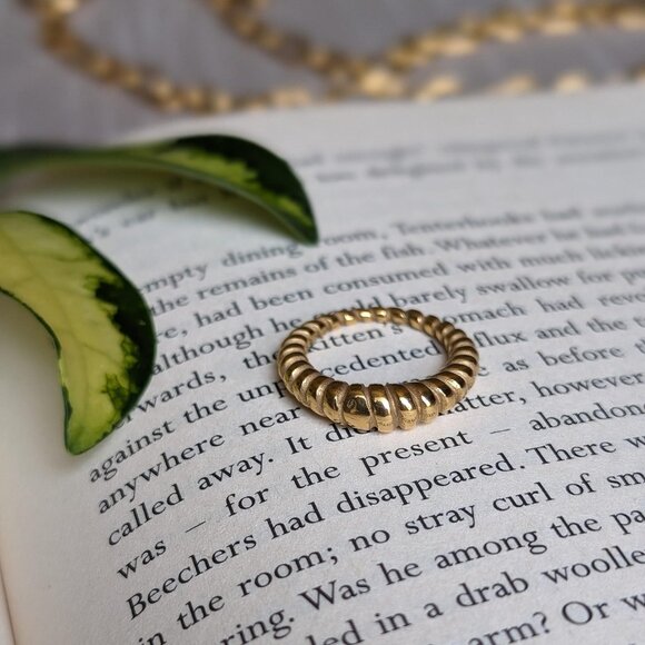 Waterproof Gold Ring Tarnish Free 18k Gold PVD Plated - Meivim Aizah Ring Size 7 - Picture 2 of 5